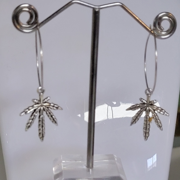 HANDMADE LARGE LEAF PENDANT NECKLACE 🍃 - Picture 5 of 5